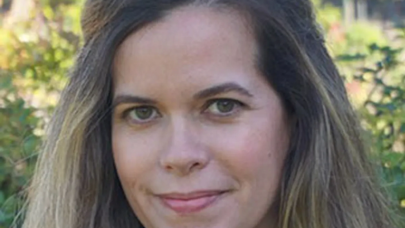 T0425CHRISTINEHITT_C