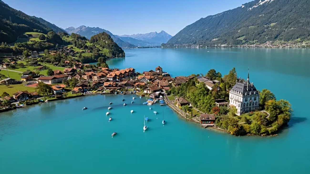 TAL-lake-brienz-switzerland-SWISSADVISE0525-b71577bda8a7416b8a41d5aa02eab655